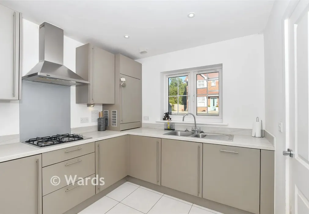 Kitchen - Silver Birch Road, Headcorn, Kent - Wards of Kent