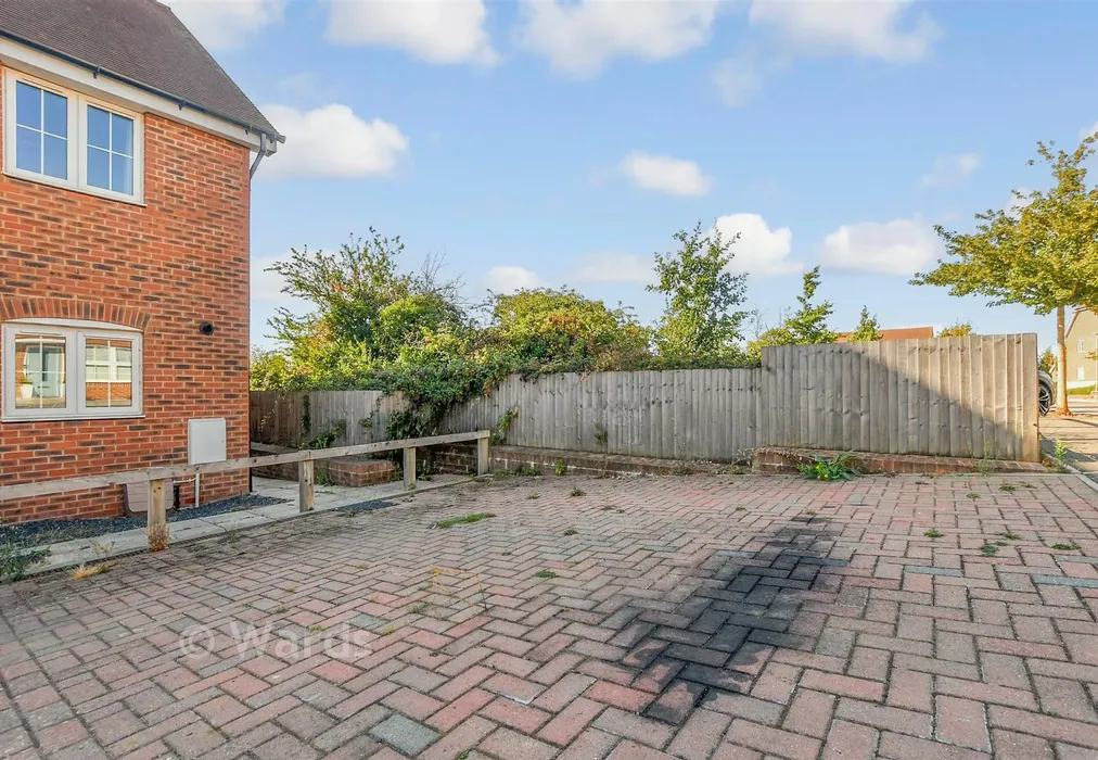 Driveway/Parking - Silver Birch Road, Headcorn, Kent - Wards of Kent
