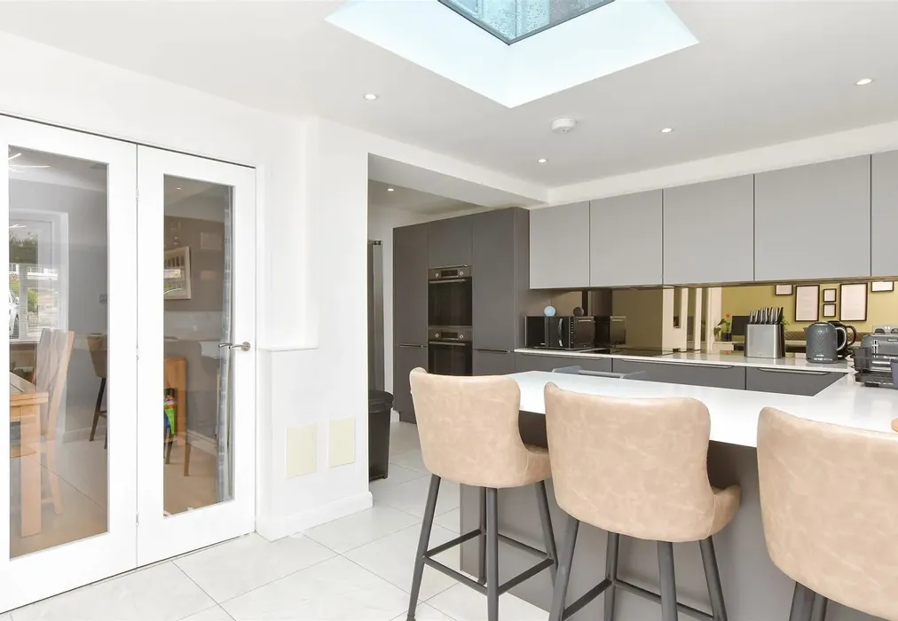 Kitchen/Breakfast Room - Valley View, Greenhithe, Kent - Wards of Kent
