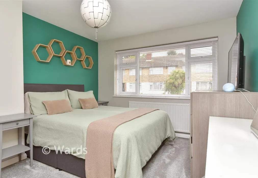 Bedroom 1 - Valley View, Greenhithe, Kent - Wards of Kent