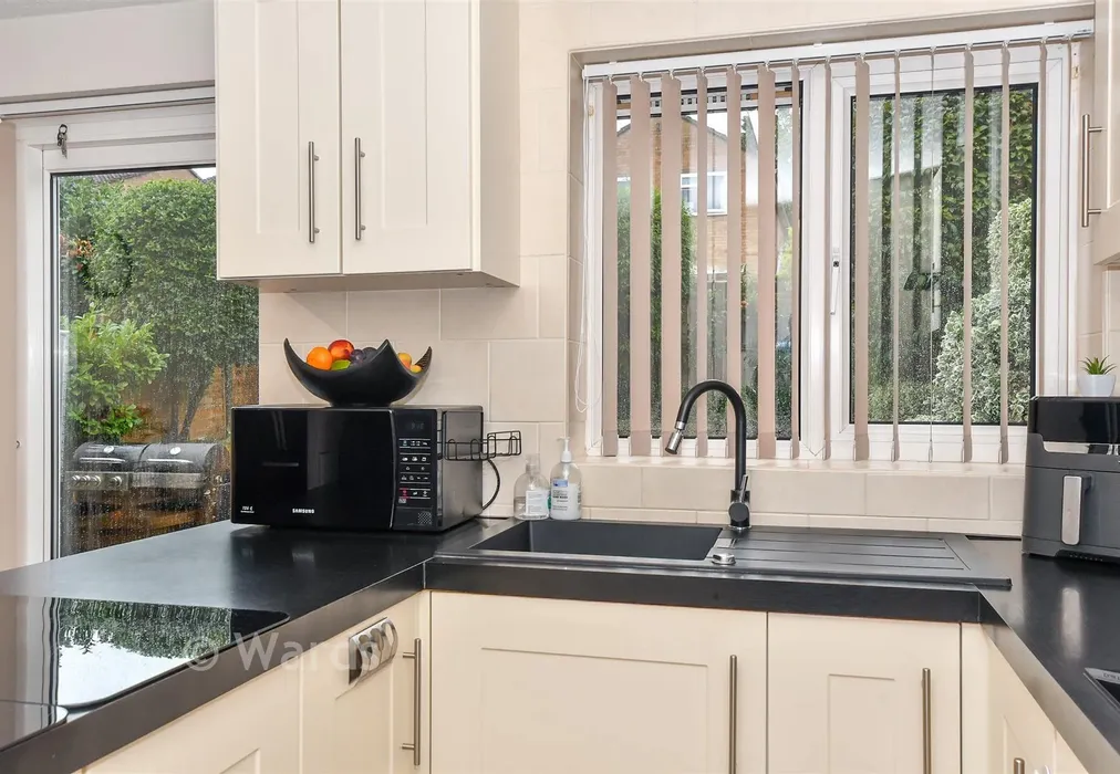 Internal Lifestyle Photograph - Nutley Close, Ashford, Kent - Wards of Kent