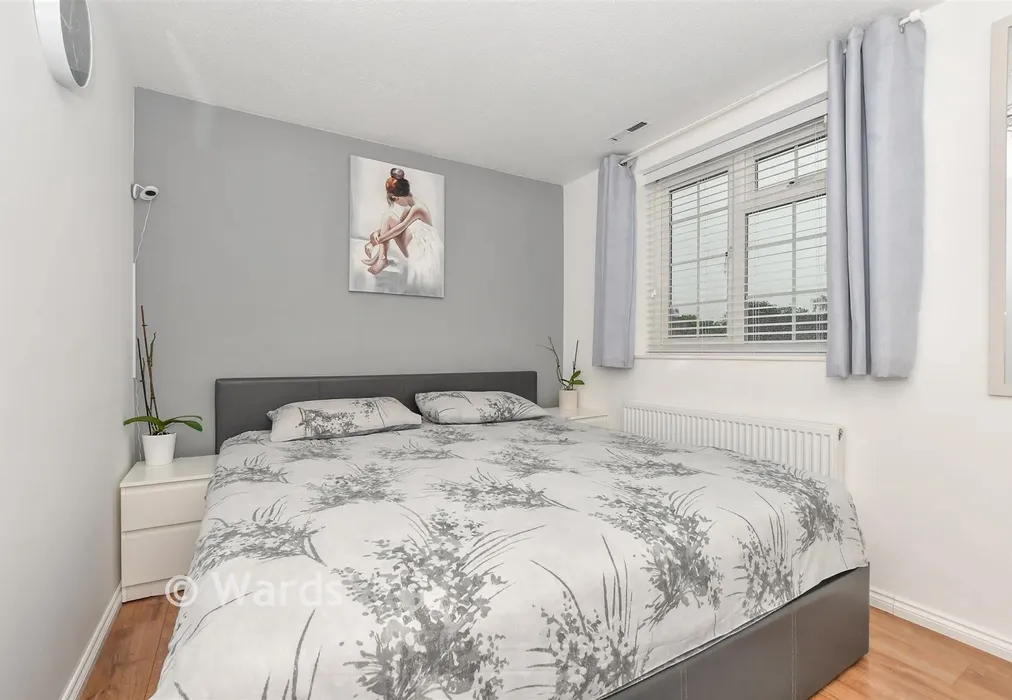 Bedroom 1 - Nutley Close, Ashford, Kent - Wards of Kent