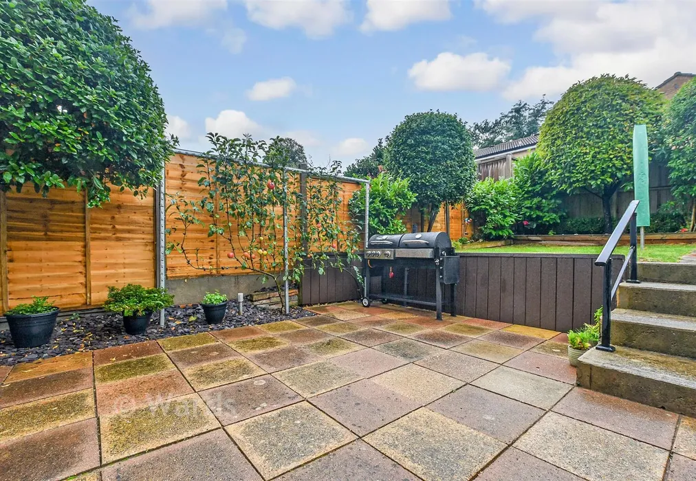 Patio / Decking - Nutley Close, Ashford, Kent - Wards of Kent
