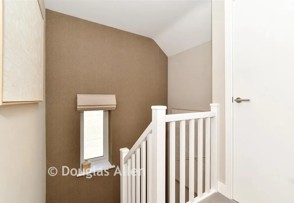 Landing - The Rose, Kingsley Park, Emperor Crescent, Billericay, Essex - Wards of Kent