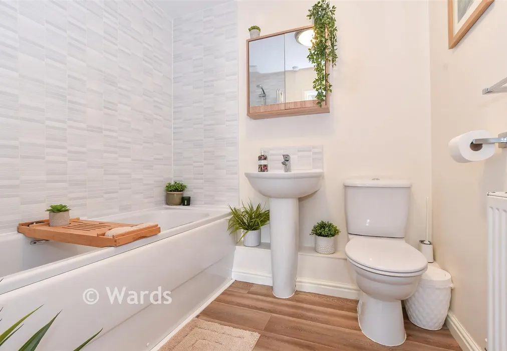 Bathroom - Laurens Van Der Post Way, Ashford, Kent - Wards of Kent