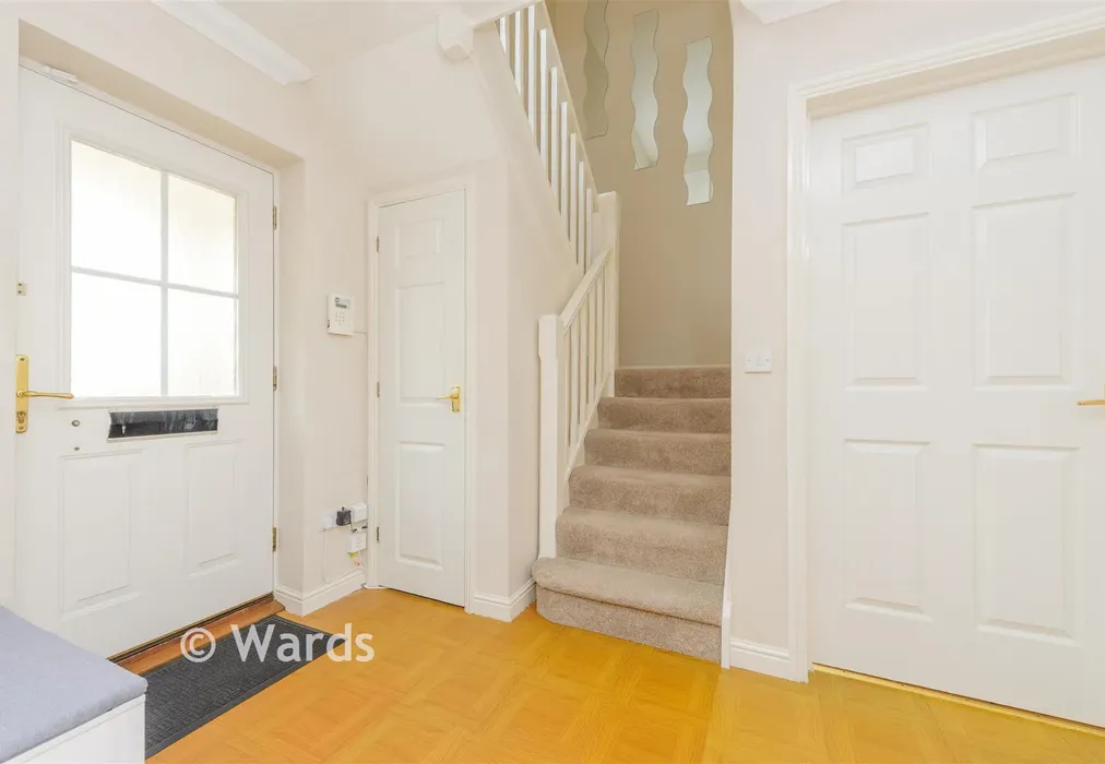 Entrance Hall - Sandpiper Close, Greenhithe, Kent - Wards of Kent