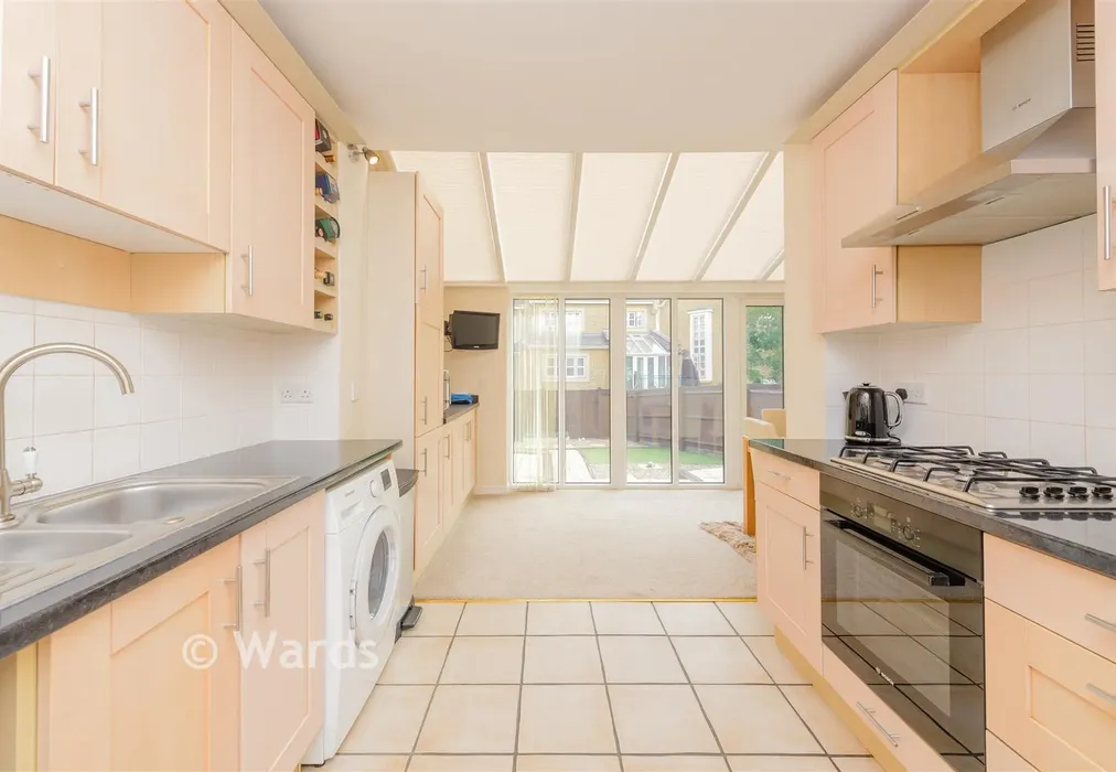 Kitchen - Sandpiper Close, Greenhithe, Kent - Wards of Kent