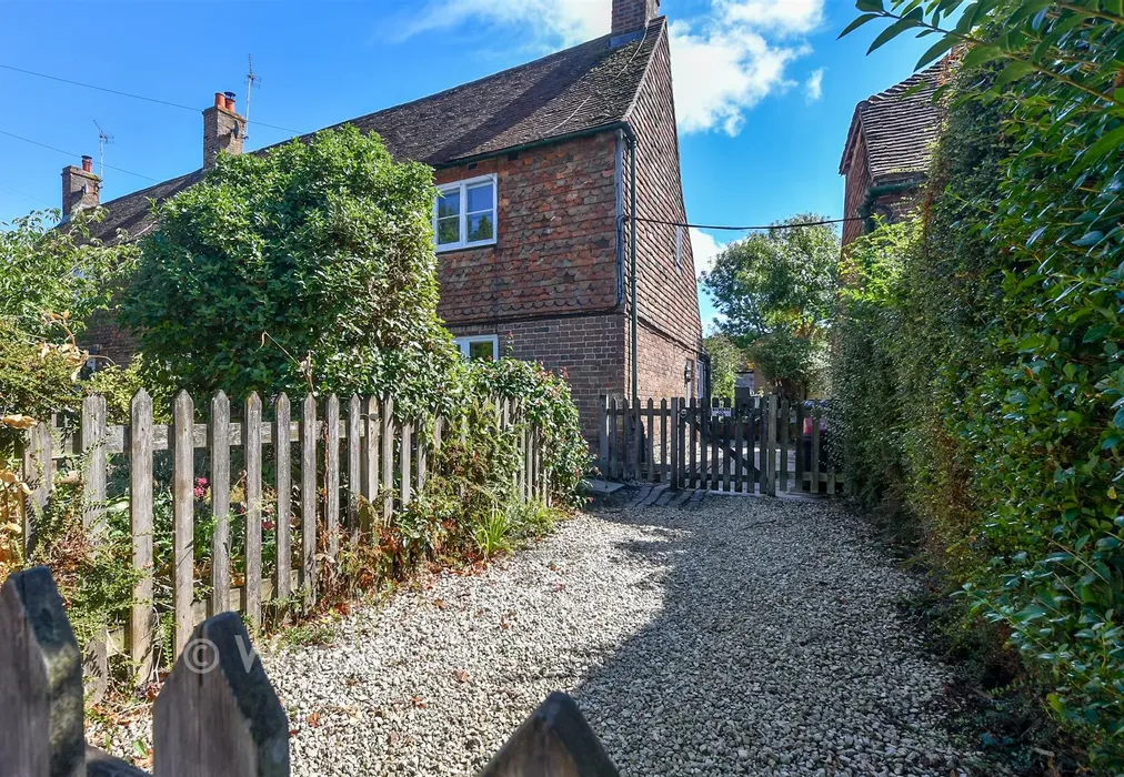 Driveway/Parking - The Street, Mersham, Kent - Wards of Kent