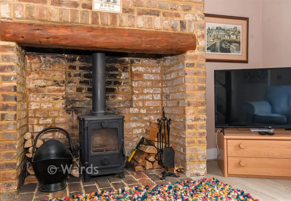 Internal Feature - The Street, Mersham, Kent - Wards of Kent