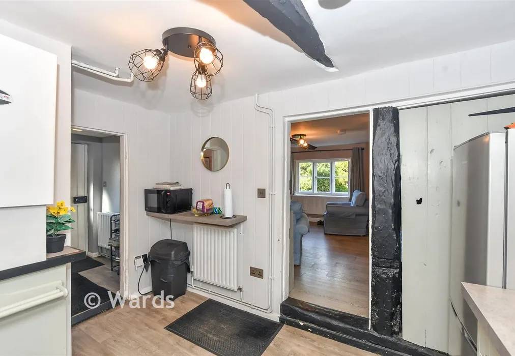 Kitchen - The Street, Mersham, Kent - Wards of Kent
