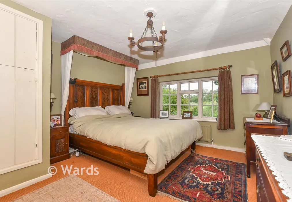 Bedroom 1 - Waterman Quarters, Headcorn, Ashford, Kent - Wards of Kent