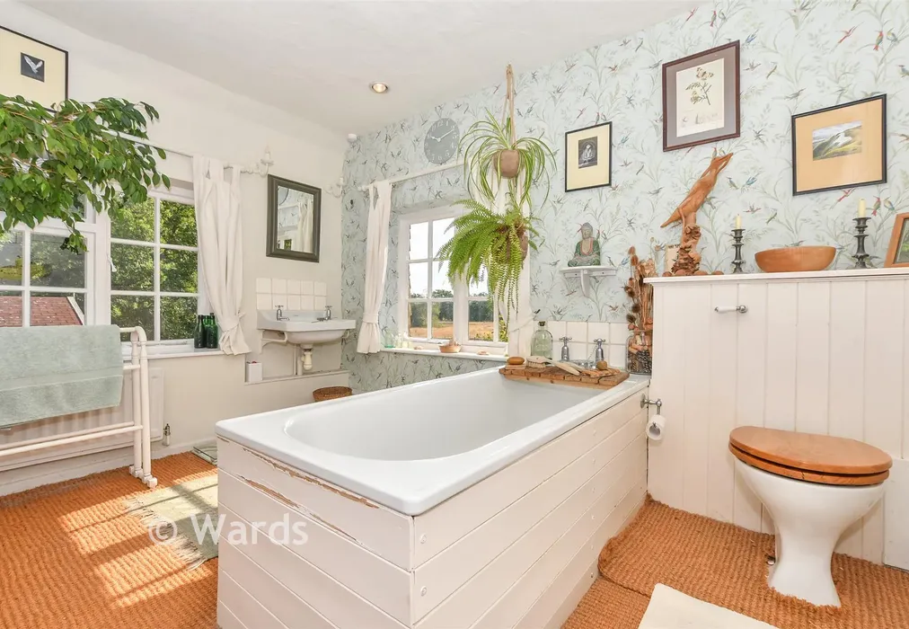 Bathroom - Waterman Quarters, Headcorn, Ashford, Kent - Wards of Kent