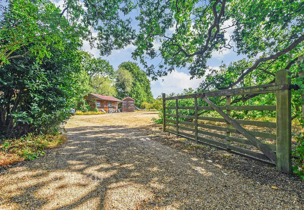 Driveway/Parking - Waterman Quarters, Headcorn, Ashford, Kent - Wards of Kent