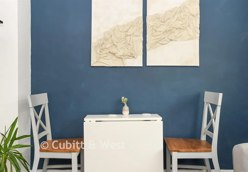 Internal Lifestyle Photograph - Lindley Road, Godstone, Surrey - Wards of Kent