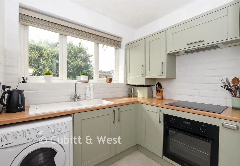 Kitchen - Lindley Road, Godstone, Surrey - Wards of Kent