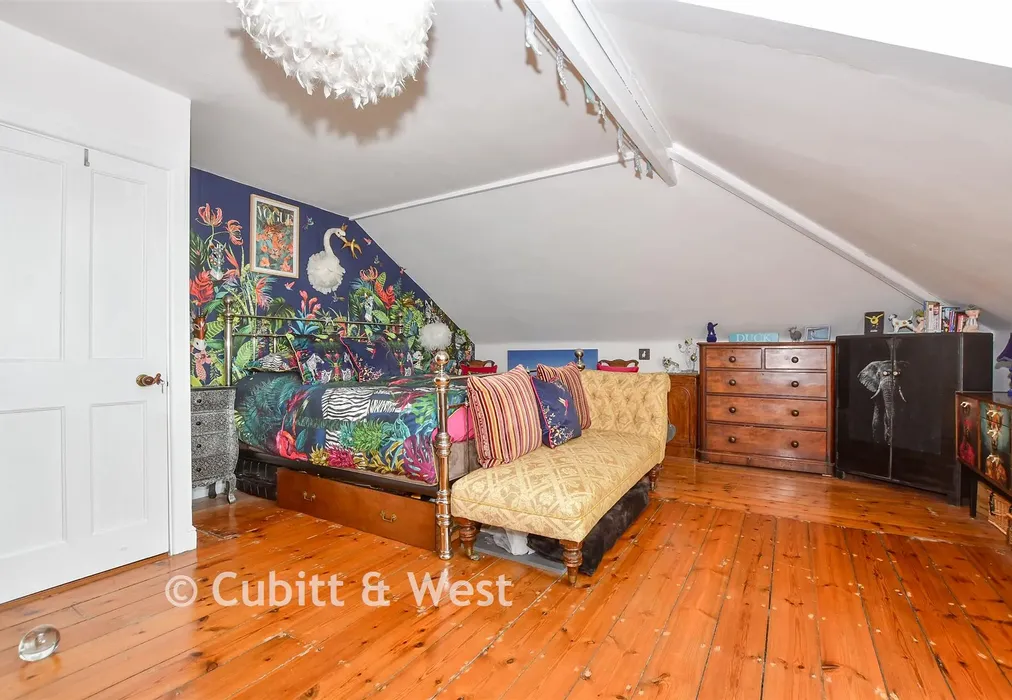Bedroom 2 - Long Copse Lane, Emsworth, Hampshire - Wards of Kent