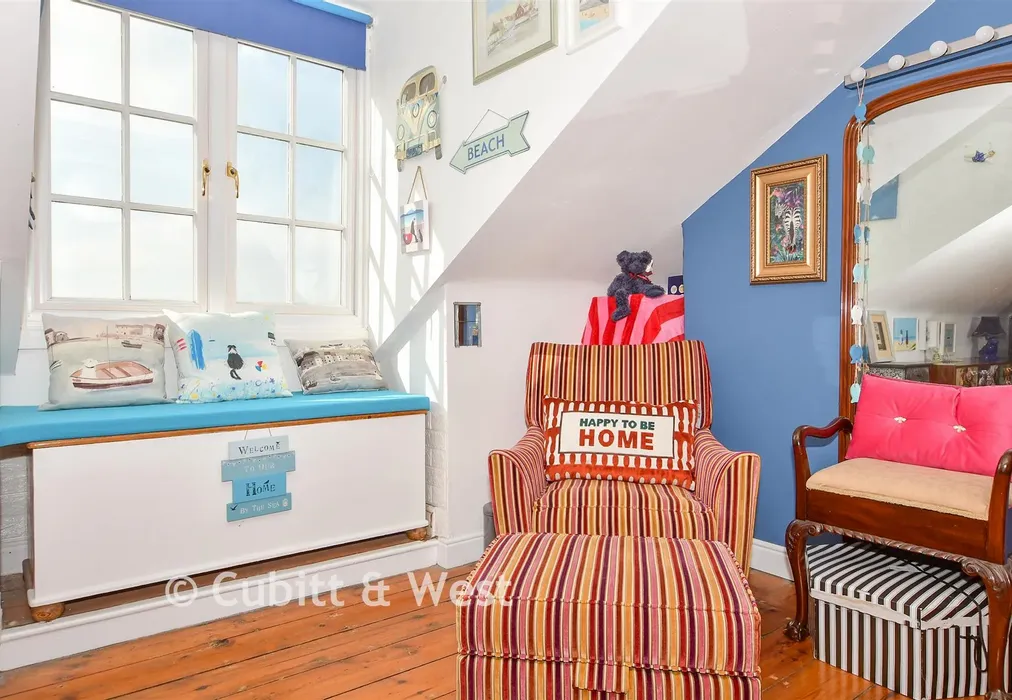 Internal Lifestyle Photograph - Long Copse Lane, Emsworth, Hampshire - Wards of Kent