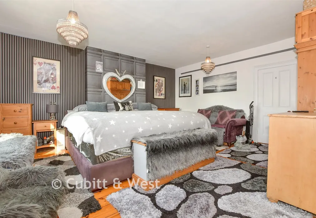 Bedroom 1 - Long Copse Lane, Emsworth, Hampshire - Wards of Kent