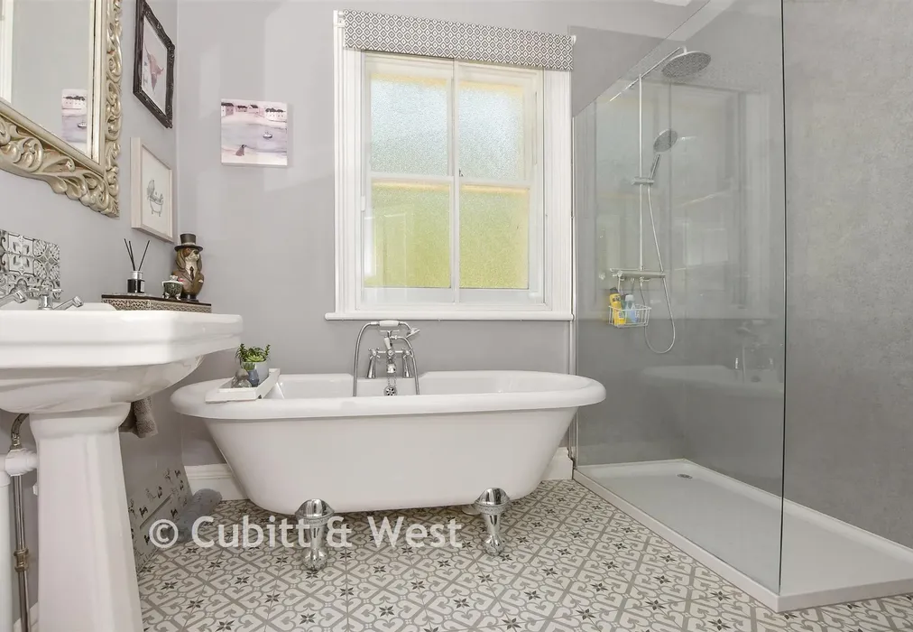 Bathroom - Long Copse Lane, Emsworth, Hampshire - Wards of Kent