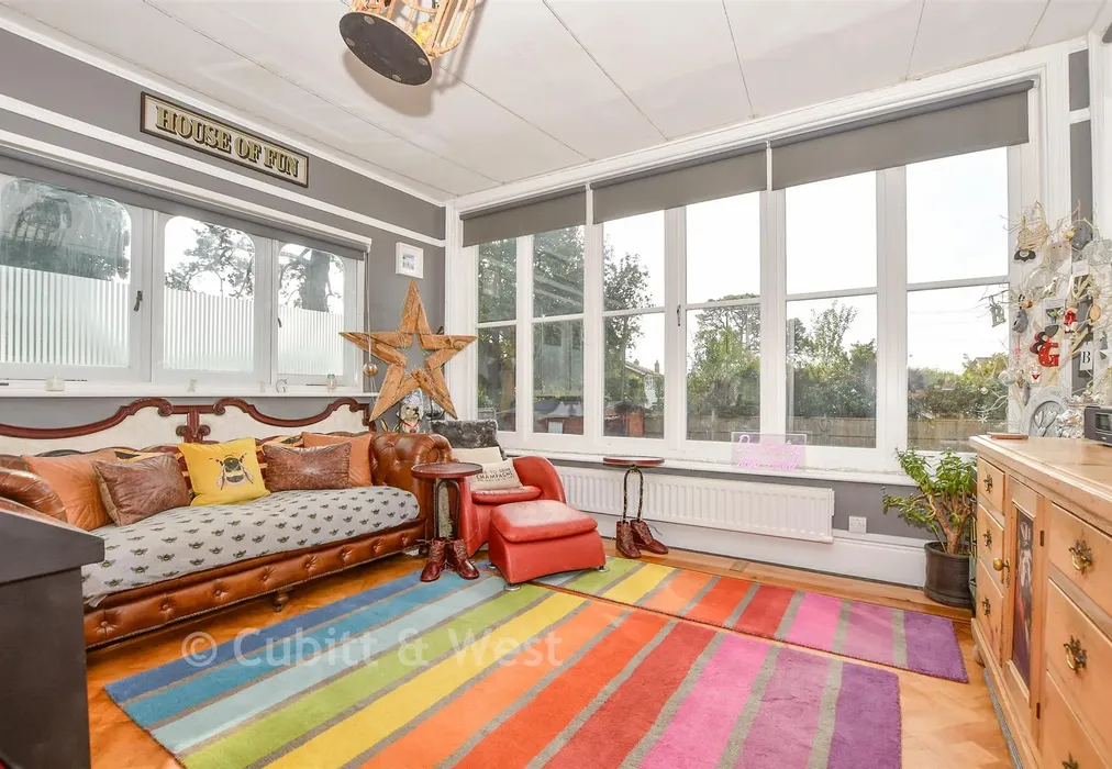 Sun Room - Long Copse Lane, Emsworth, Hampshire - Wards of Kent