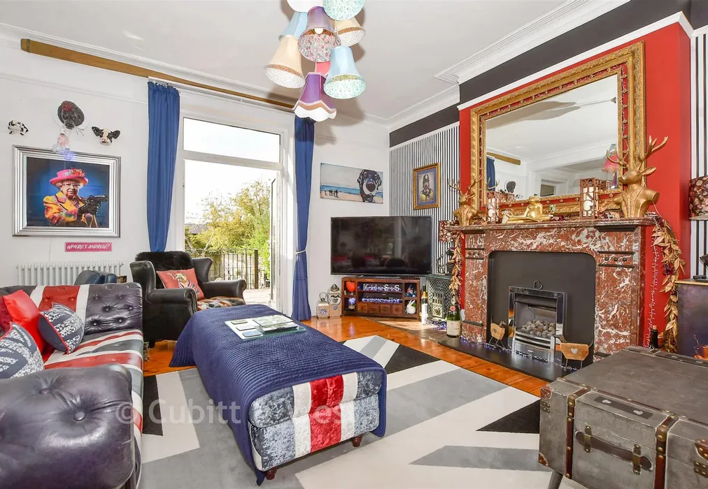 Lounge/Diner - Long Copse Lane, Emsworth, Hampshire - Wards of Kent