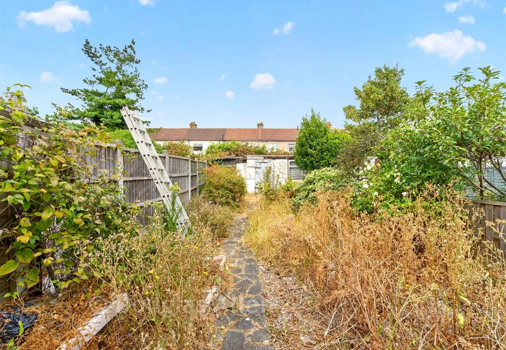 Rear Garden - James Avenue, Dagenham, Essex - Wards of Kent