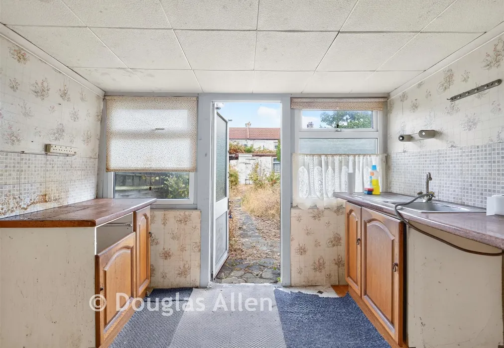 Kitchen - James Avenue, Dagenham, Essex - Wards of Kent