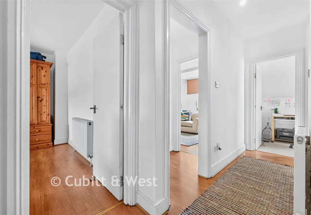 Hallway - Enmore Road, London - Wards of Kent