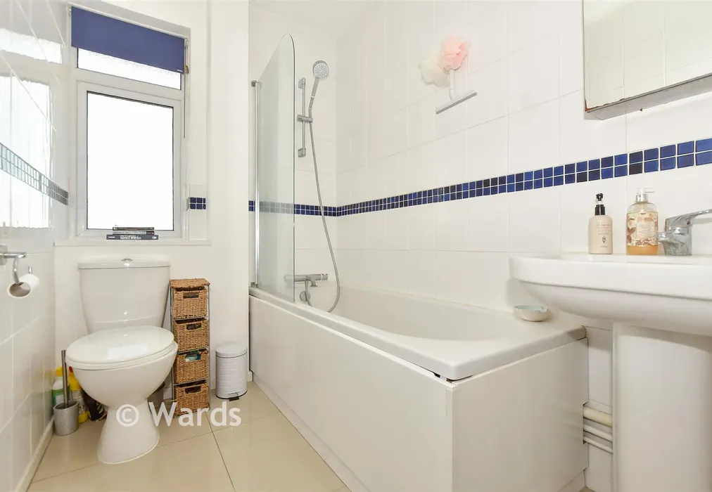 Bathroom. - Magdalen Court, Broadstairs, Kent - Wards of Kent