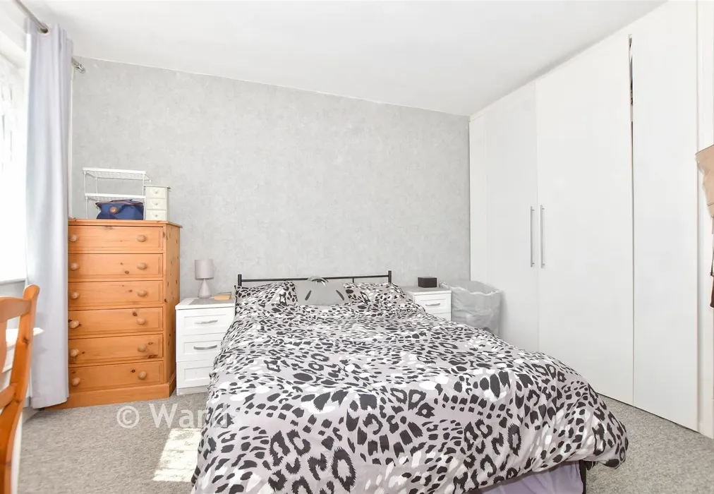 Bedroom 1. - Magdalen Court, Broadstairs, Kent - Wards of Kent