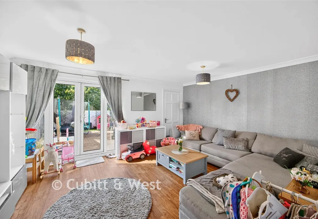 Lounge - Blackbird Close, Waterlooville, Hampshire - Wards of Kent