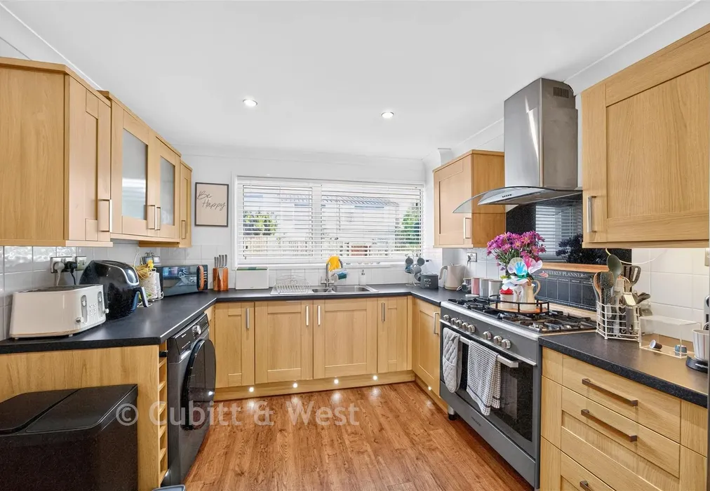 Kitchen - Blackbird Close, Waterlooville, Hampshire - Wards of Kent