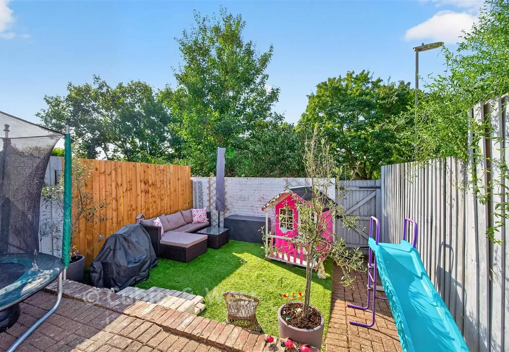 Rear Garden - Blackbird Close, Waterlooville, Hampshire - Wards of Kent