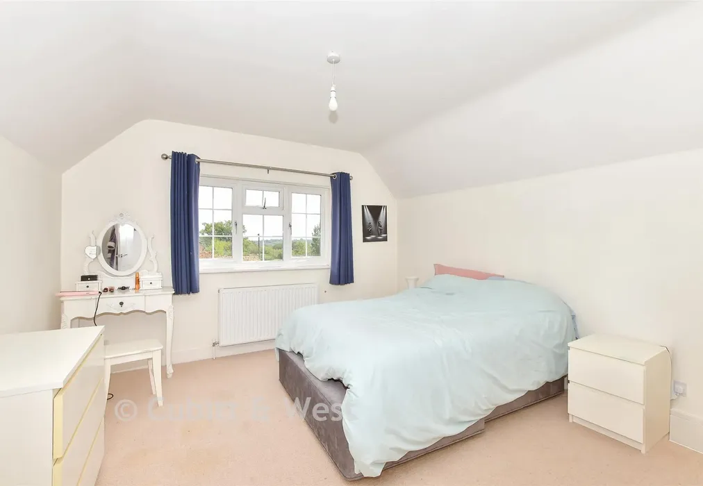 Bedroom 1 - College Road, Ardingly, West Sussex - Wards of Kent