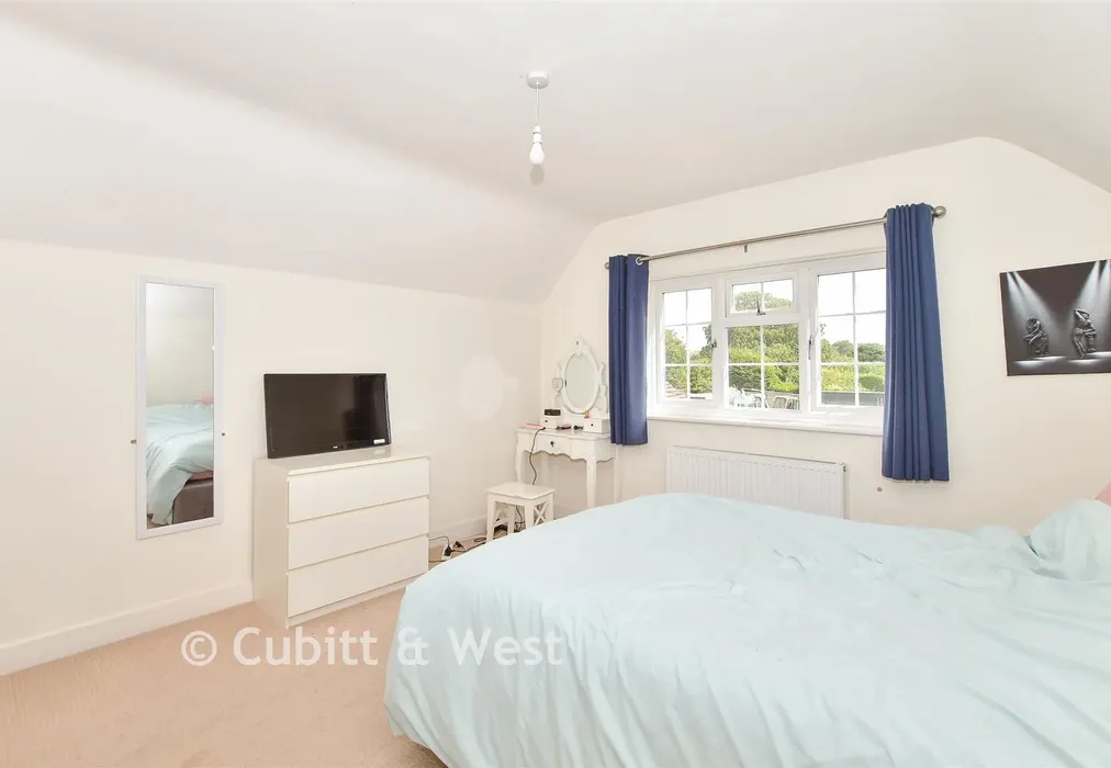 Bedroom 1 - College Road, Ardingly, West Sussex - Wards of Kent
