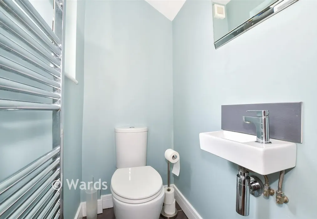 Bathroom - Bower Lane, Maidstone, Kent - Wards of Kent