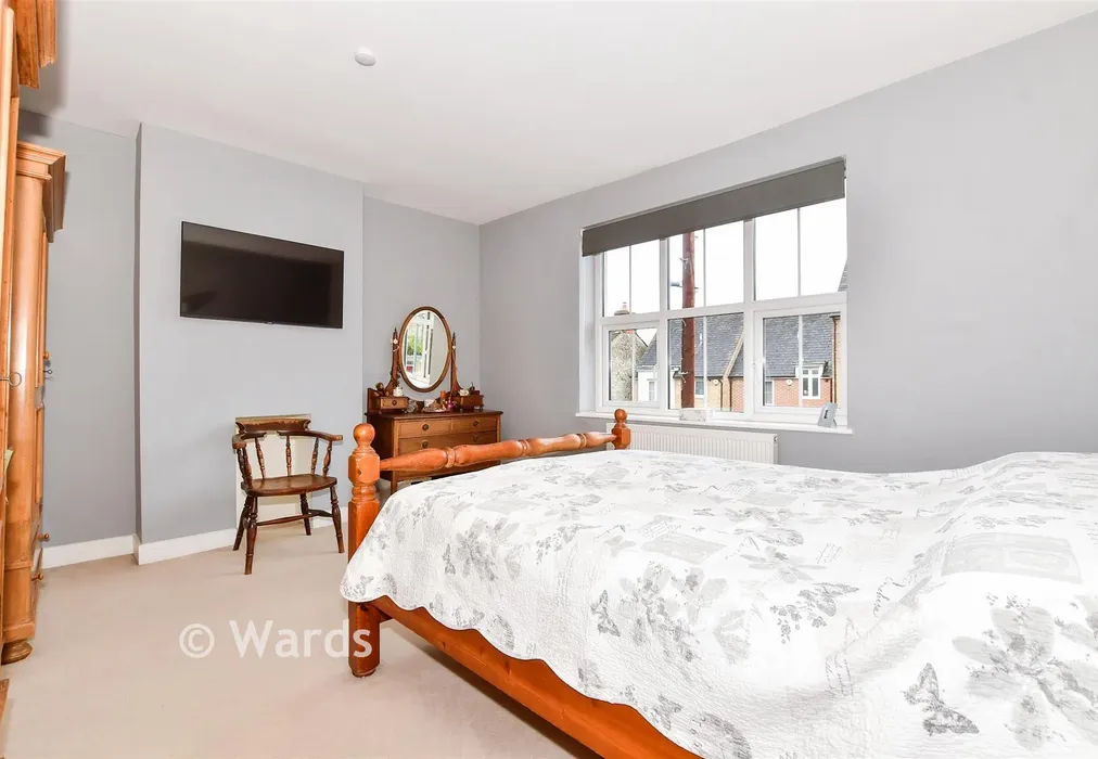 Bedroom 1 - Bower Lane, Maidstone, Kent - Wards of Kent