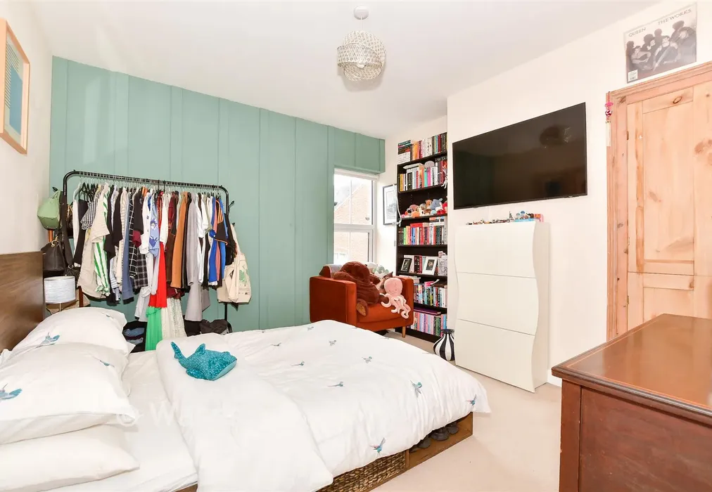 Bedroom 2 - Bower Lane, Maidstone, Kent - Wards of Kent