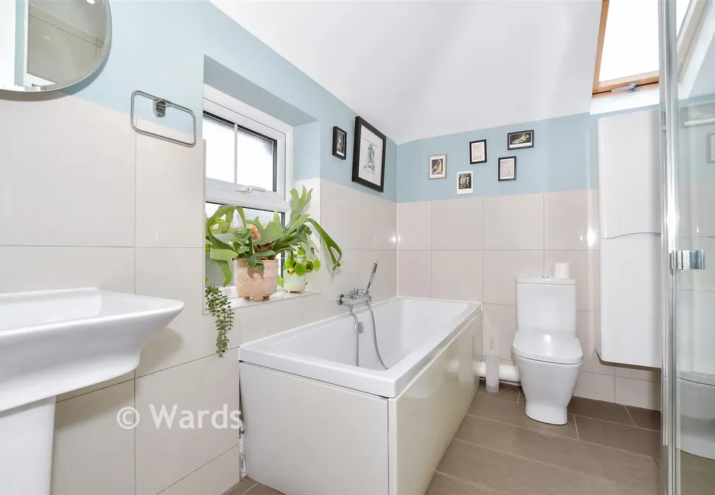 Bathroom - Bower Lane, Maidstone, Kent - Wards of Kent