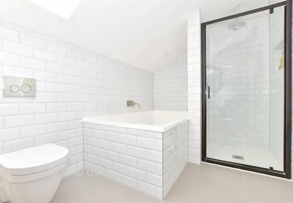 Bathroom - Stone Street, Lympne, Kent - Wards of Kent