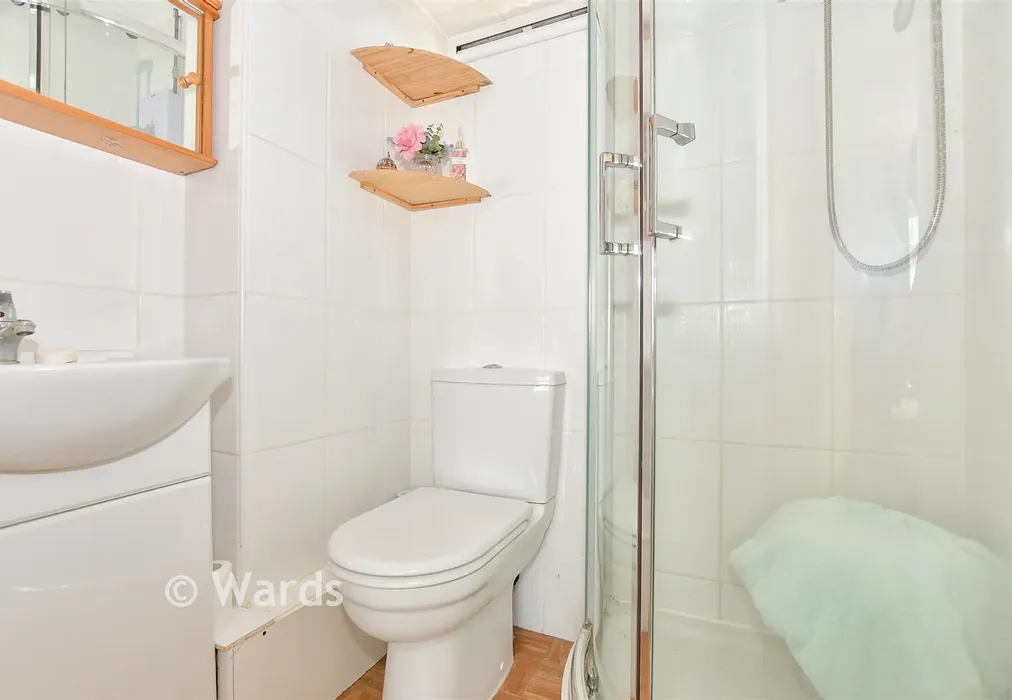 En-Suite - Chestnut Drive, Broadstairs, Kent - Wards of Kent