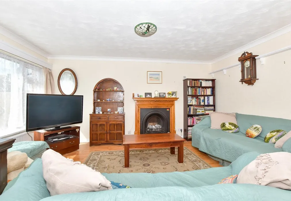 Lounge - Chestnut Drive, Broadstairs, Kent - Wards of Kent