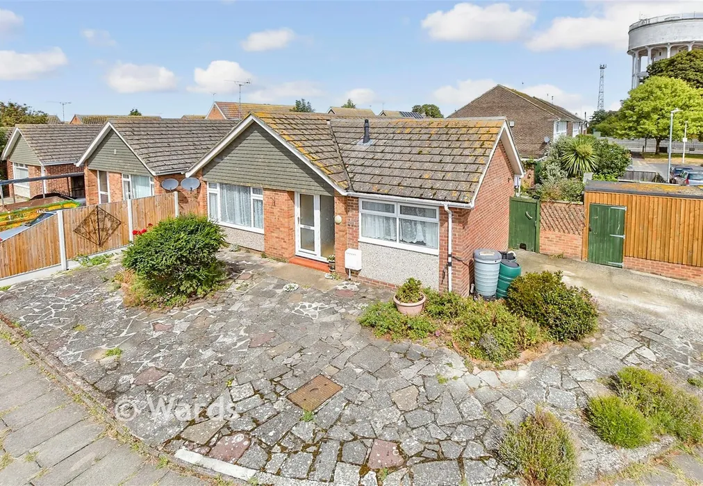 Front... - Chestnut Drive, Broadstairs, Kent - Wards of Kent