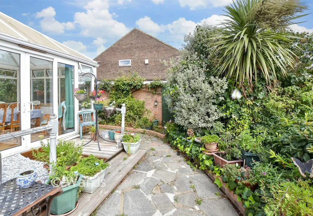 Rear Garden - Chestnut Drive, Broadstairs, Kent - Wards of Kent