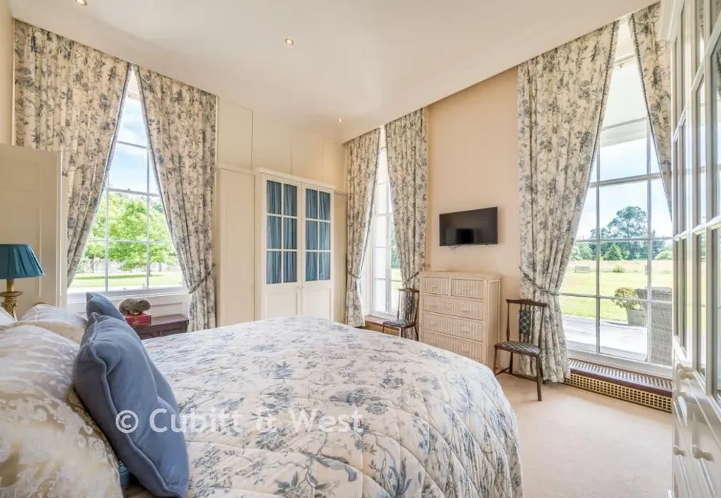Principal Bedroom - The Street, Walberton, Arundel, West Sussex - Wards of Kent