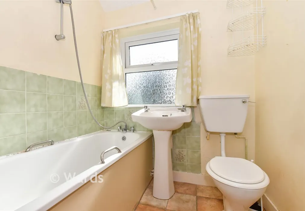 Bathroom - Mayers Road, Walmer, Kent - Wards of Kent
