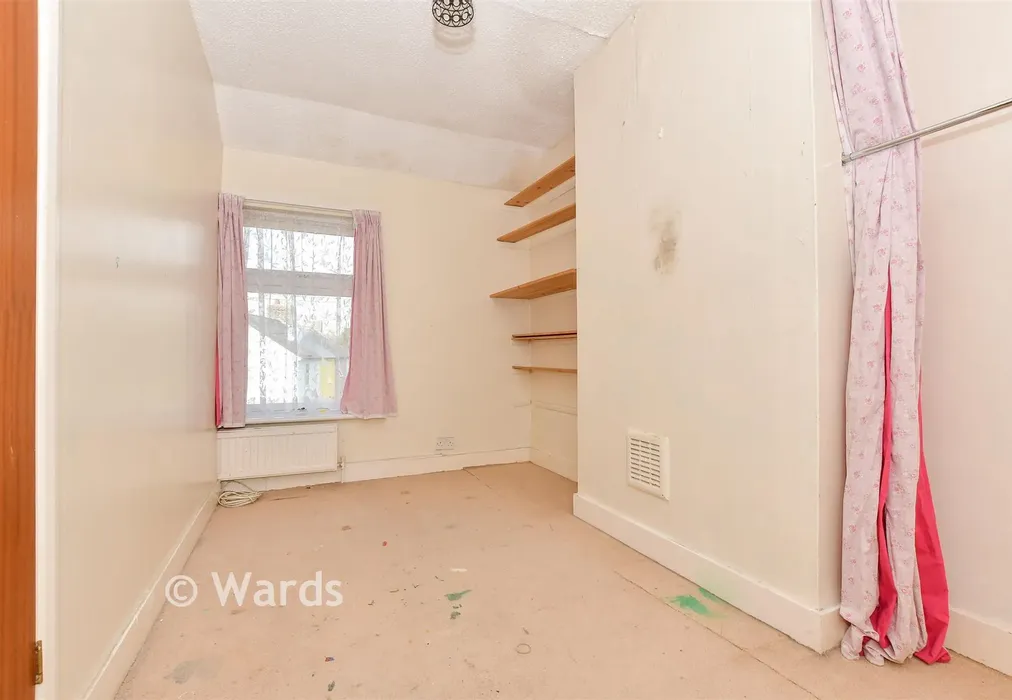Dressing Room - Mayers Road, Walmer, Kent - Wards of Kent
