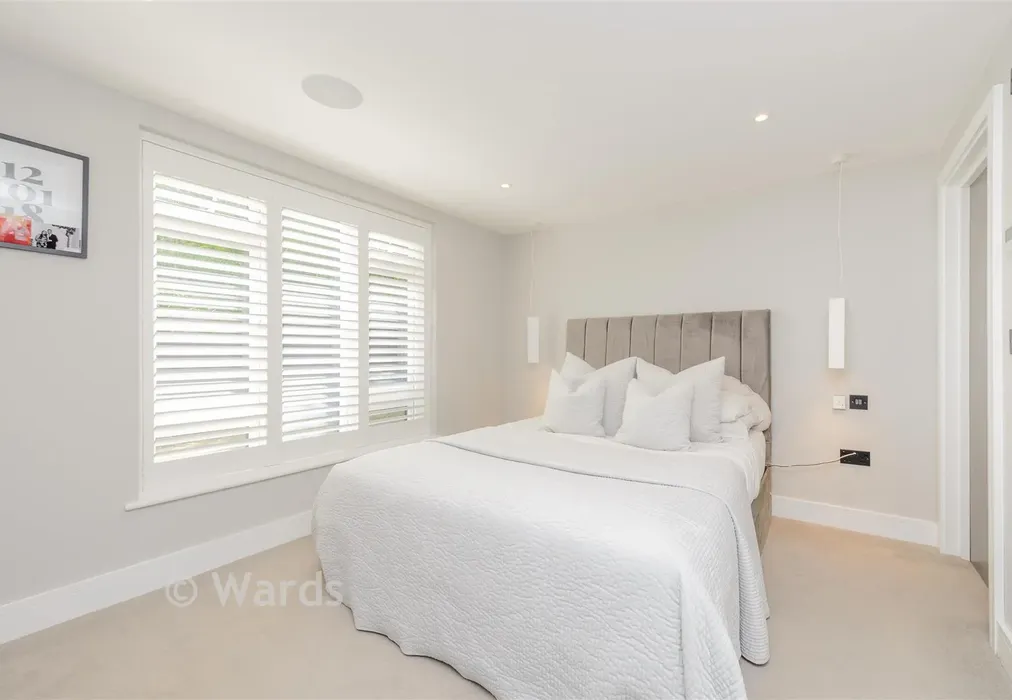 Bedroom 1 - Franks Lane, Horton Kirby, Dartford, Kent - Wards of Kent