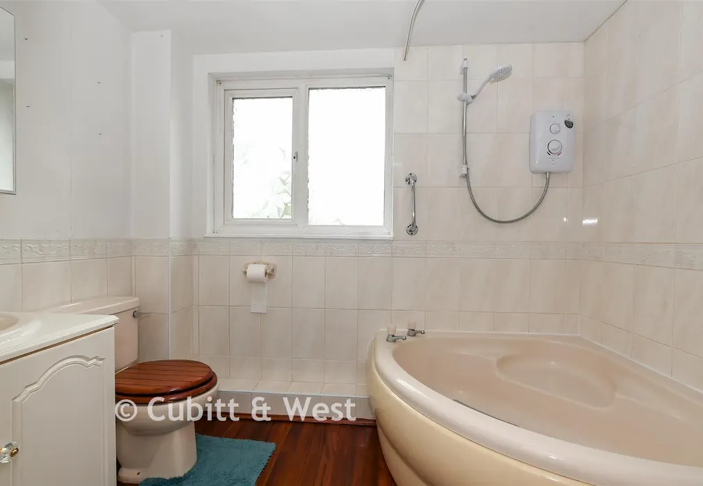 Bathroom - Foxley Close, Redhill, Surrey - Wards of Kent