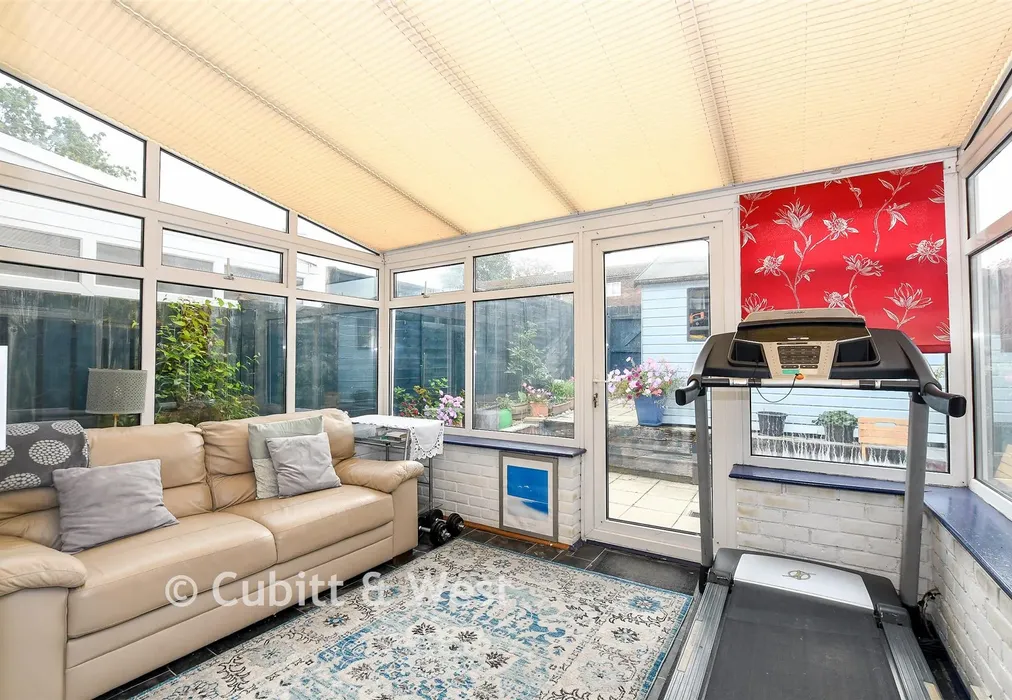 Conservatory - Foxley Close, Redhill, Surrey - Wards of Kent